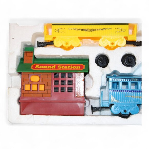 Battery Operated Western Special Train Set With Sound Station & Tracks - Picture 6 of 10